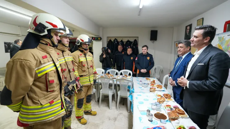 Başkan Zeyrek, İtfaiye Personeli ile Sahurda Buluştu