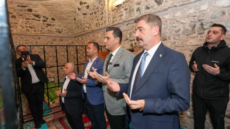 Başkan Zeyrek, Kadir Gecesi'nde Kula'da Gönül Sofrasına Katıldı