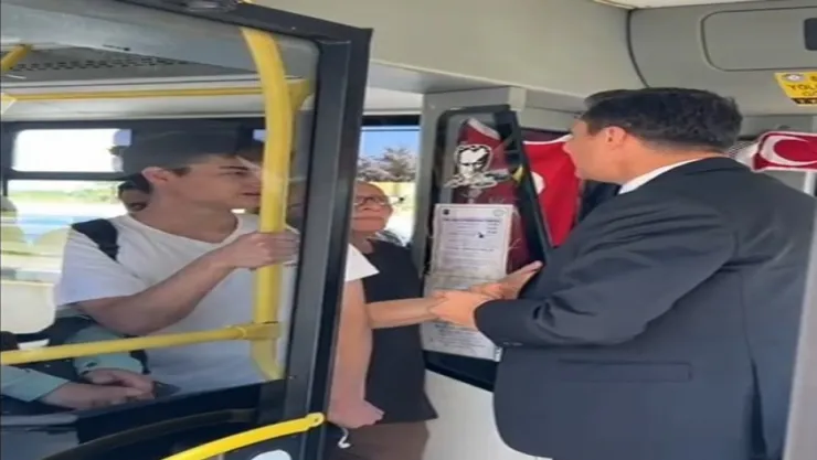 Başkan Zeyrek Otobüsü Durdurdu, Yolcuyu Almayan Şoföre Uyarılarda Bulundu