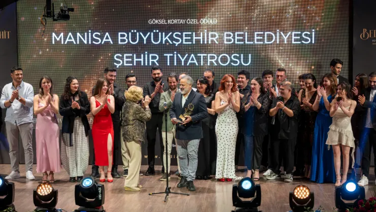 Bedia Muvahhit Tiyatro Ödülleri'nde Manisa Büyükşehir'e Büyük Onur