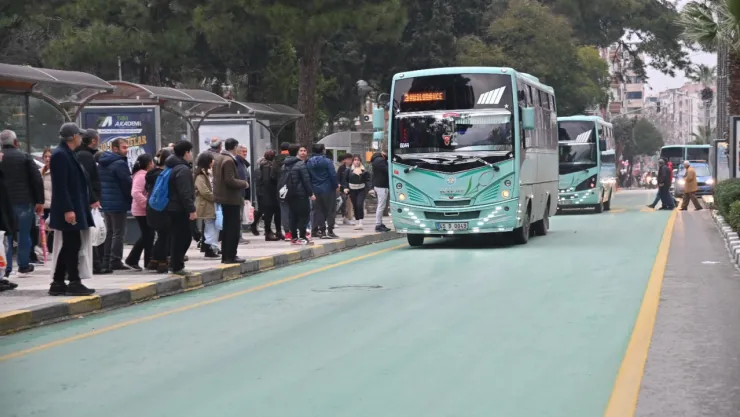Büyükşehir Belediyesi YKS'de Öğrencilerin Yanında