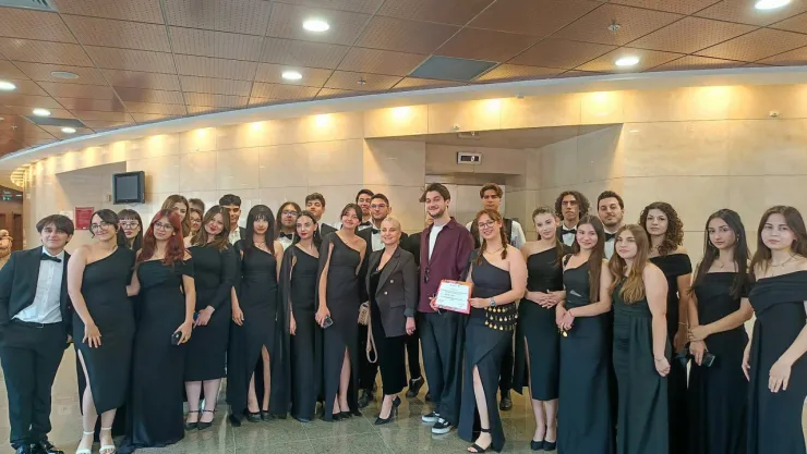 Büyükşehir Çok Sesli Gençlik ve Çocuk Korosu İzmir'den İki Ödülle Döndü