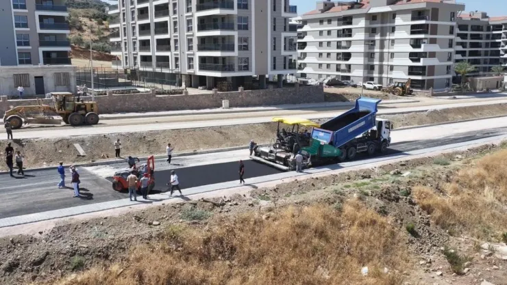 Büyükşehir'den Akhisar ve Turgutlu'da Yol Çalışması