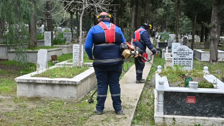 Büyükşehir'den Mezarlıklarda Bayram Öncesi Bakım ve Temizlik Seferberliği