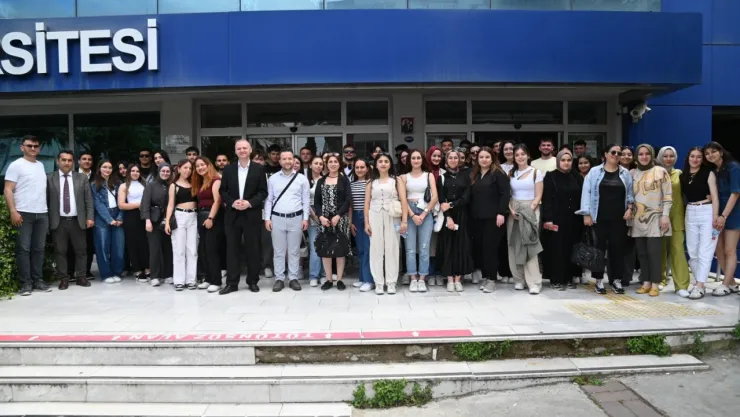 Büyükşehir'den Üniversite Tanıtım Gezisiyle Öğrencilere Kariyer Desteği