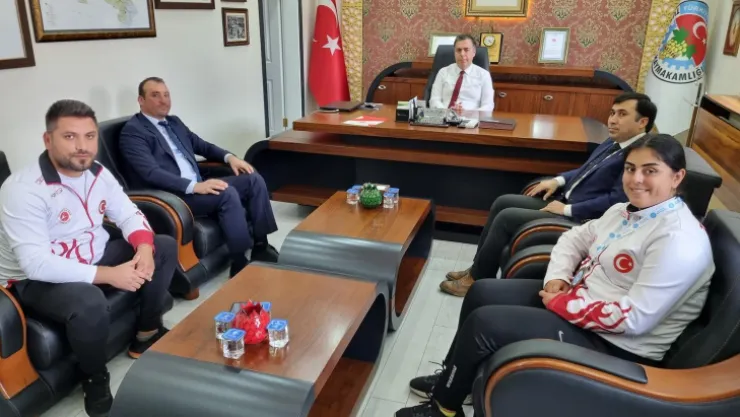 Dünya Kick Boks Şampiyonasında Dereceye Giren Sporcudan Kaymakam Kapankaya'ya Ziyaret