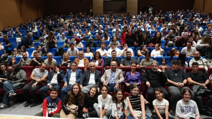Ekrem Gürel Kültür Merkezi İki Oyunla Tiyatro Perdesini Açtı