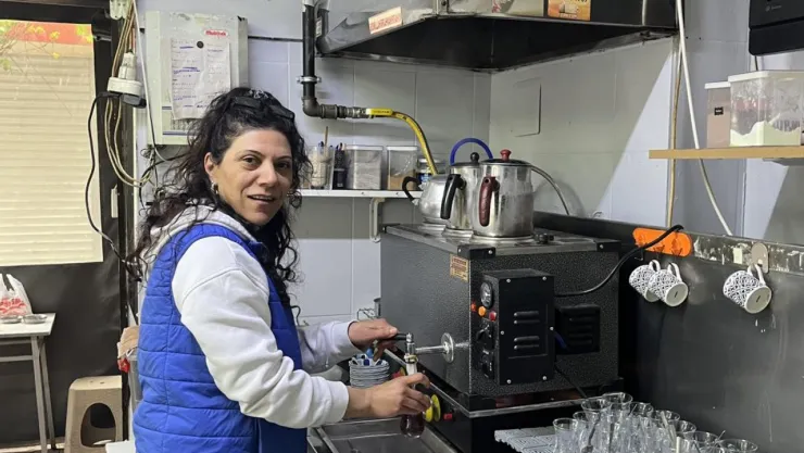 Erkek Egemen Çay Ocağı Sektörüne Kadın Dokunuşu: Zeynep Ölmez Turgutlu'da Fark Yaratıyor