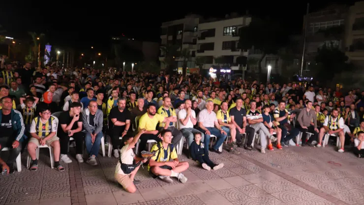 Fenerbahçe Beko'nun Tarihi Zaferi Turgutlu'da Dev Ekranda İzlendi