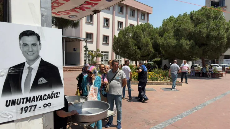 Ferdi Zeyrek Dualarla Anıldı