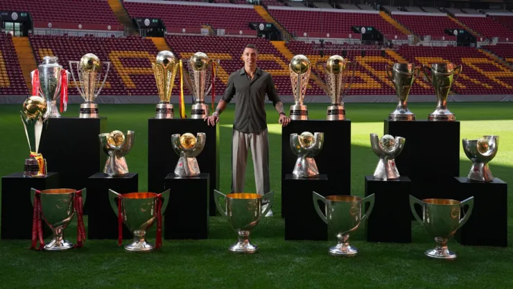 Galatasarayda Veda  Muslera  Gözyaşlarına Hakim Olamadı