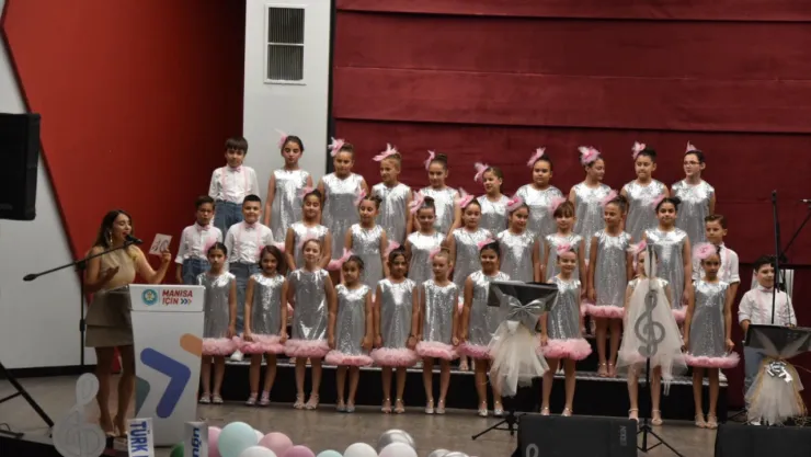 Halil Yurtseven İlkokulu'nda Minik Melodiler Korosu Büyüledi