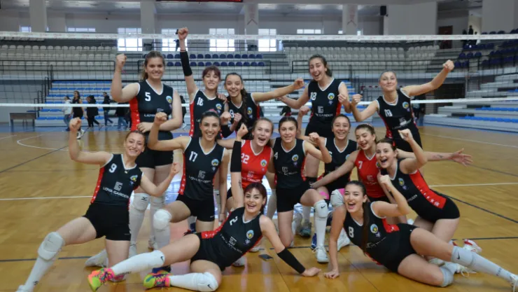 Kadın Voleybol Takımı Sezonu Galibiyetle Noktaladı
