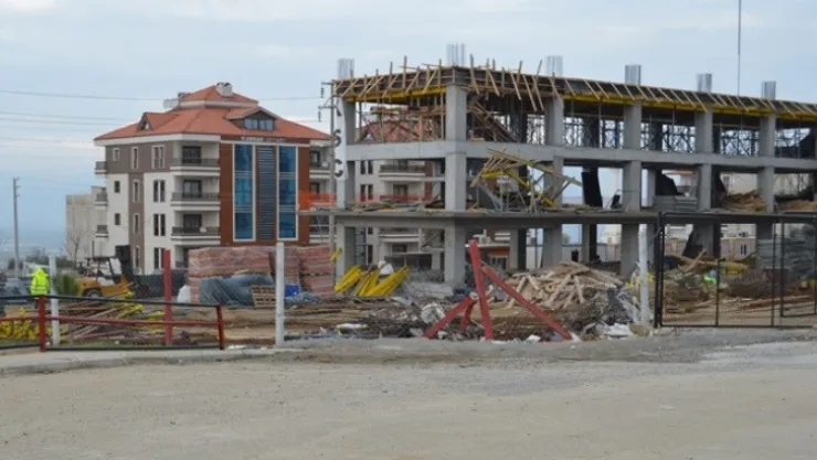 TURGUTLU'DA KENDİ ÇIKARLARI DOĞRULTUSUNDA YOLU KAPATTILAR