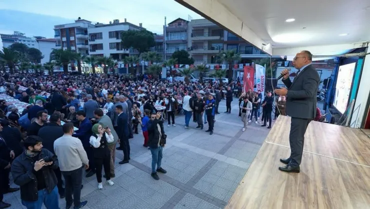 Manisa Büyükşehir Belediye Başkanı Ferdi Zeyrek, Turgutlulularla İftarda Buluştu
