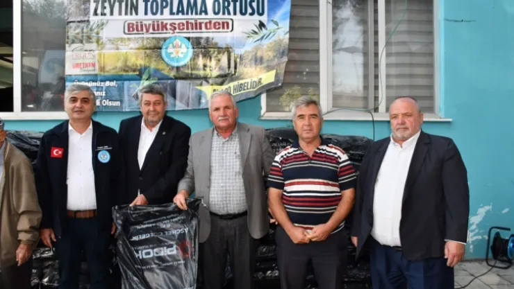 Manisa'da 30 Bin Zeytin Toplama Örtüsünün Dağıtımı Yapıldı