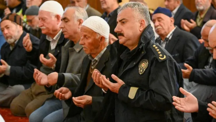 Manisa'da Polis Haftasında Şehitler Dualarla Anıldı