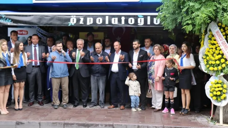 Özpolatoğlu Akhisar'da bir haftada  ikinci mağazasını açtı