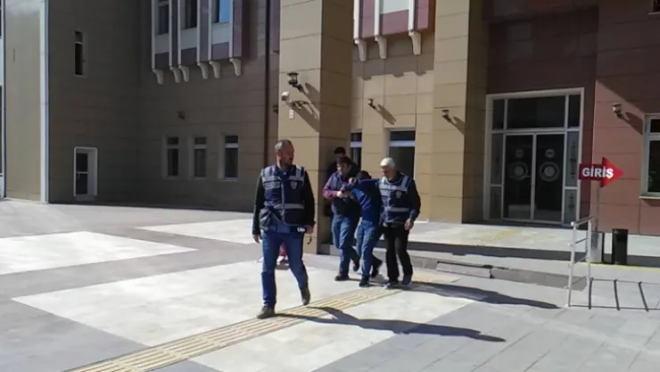 KİMLİĞİNİ DÜŞÜRÜP KAÇAN HIRSIZ YAKALANDI