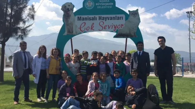 Koca Yürekli Öğrencilerden Barınağa Ziyaret