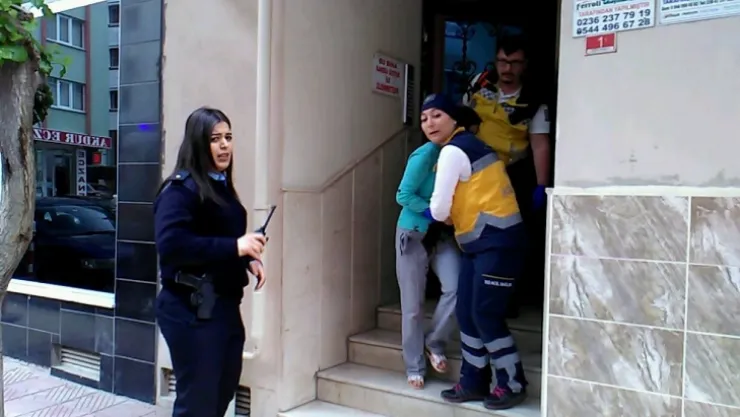 EVE ERKEN GELİNCE KARISINI SEVGİLİSİYLE YATAKTA BASTI