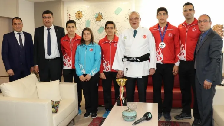 Başkan Ergün Sporcuları Tebrik Etti