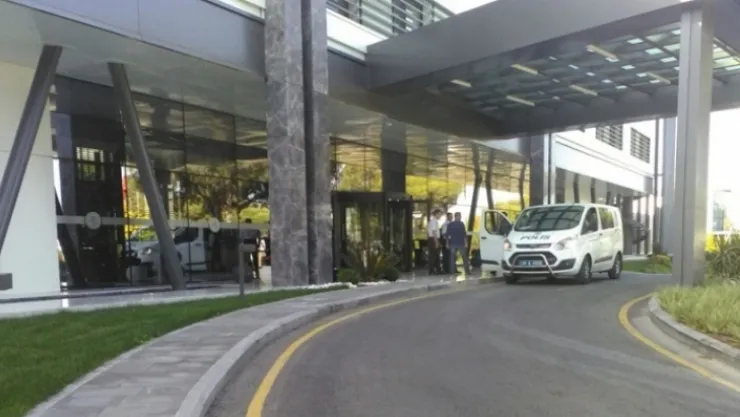 ÜNLÜ İŞ ADAMI OTEL HAVUZUNDA ÖLÜ BULUNDU
