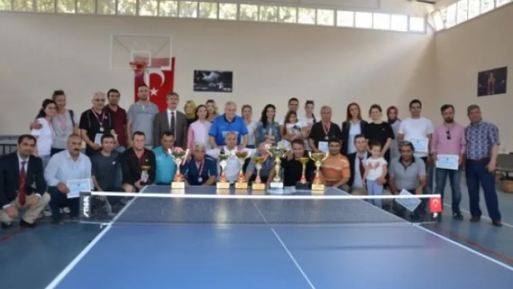 TURNUVADA DOSTLUK KAZANDI