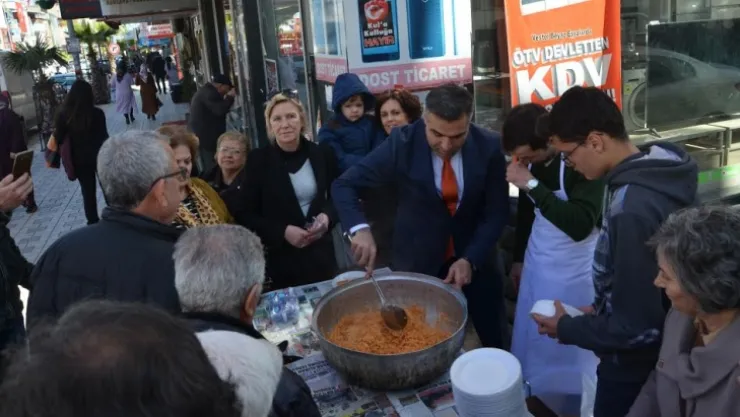 CHP'DEN ÇANAKKALE ŞEHİTLERİNİN ANISINA HOŞAF VE PİLAV