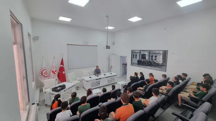 Minik Öğrenciler İlçe Yönetimi Konusunu Yerinde Öğrendi