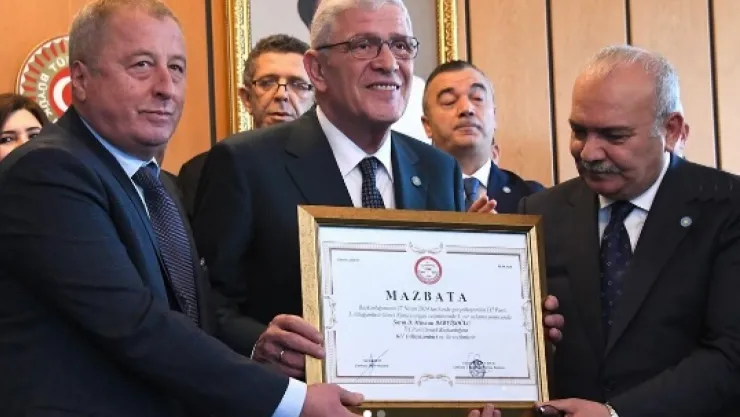 Müsavat Dervişoğlu, mazbatasını aldı