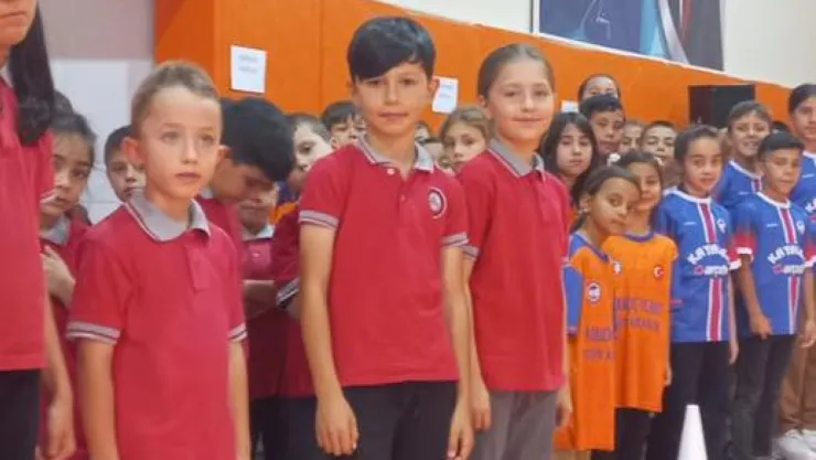 Selendi'de Geleneksel Çocuk Oyunları Ödül Töreni Coşkusu