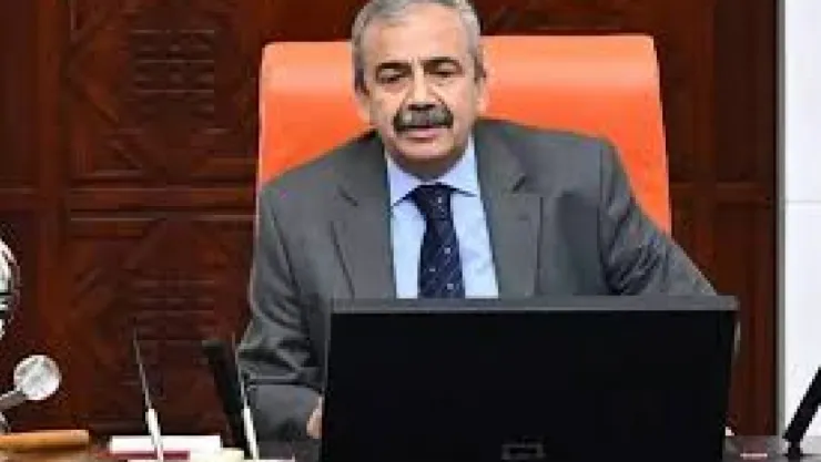 Sırrı Süreyya Önder Kalp Krizi Geçirdi