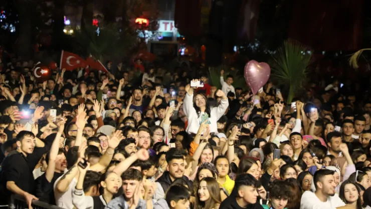 Turgutlu Belediyesinden Cumhuriyet'in 100.Yılına Görkemli Kutlama