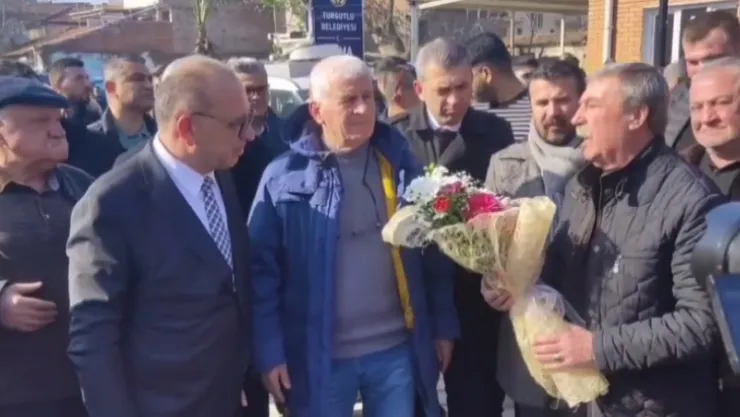 Turgutlu Cuma Pazarı Başkan Akın'ın katılımıyla açıldı