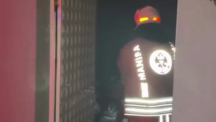 Turgutlu'da Bağ Evinde Trafo Yangını: Depo Malzemeleri Zarar Gördü
