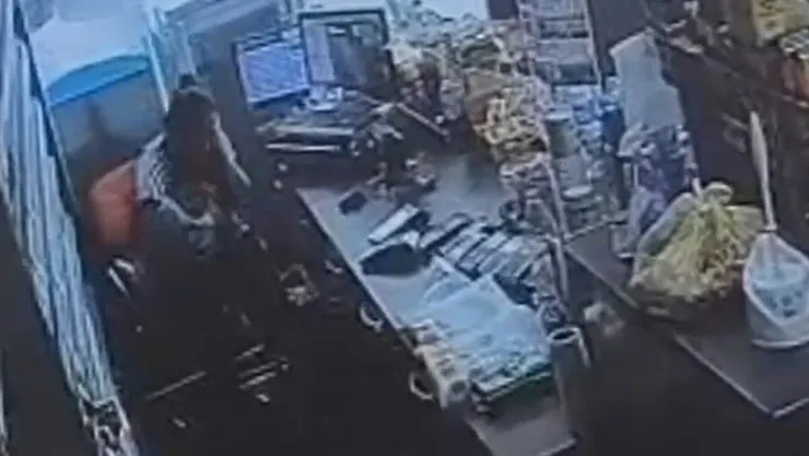 Turgutlu'da eski eş dehşeti: Kucağındaki bebeğe aldırmadan bıçakladı
