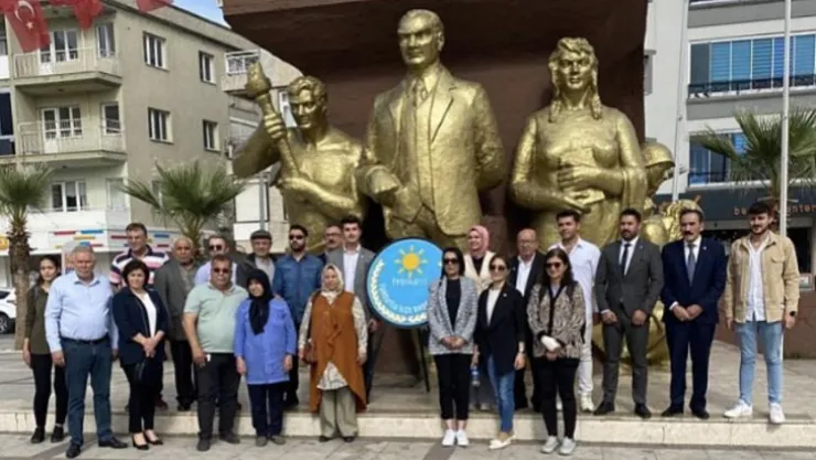 Turgutlu'da İYİ Parti'nin kuruluş yıldönümü kutlandı