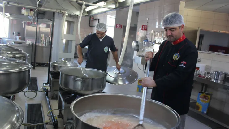 Turgutlu'da 'Sizden Gelen Bağışlarla Aş Olalım Sofralara'