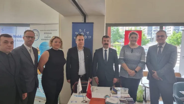 Turgutlu'da Teknoloji Fakültesinde İstihdam Ve Kariyer Zirvesi Yapıldı