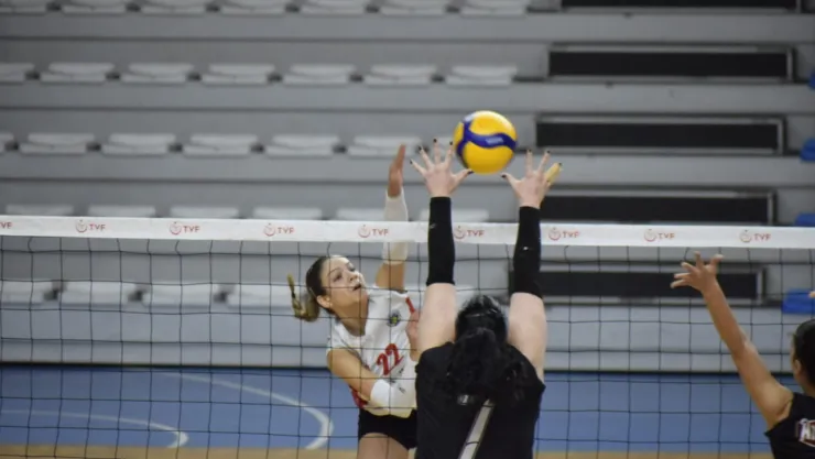 Turgutlu Kadın Voleybol Takımı Rakibine Geçit Vermedi