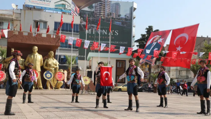 Turgutlu'nun kurtuluşu'nun 101'inci yılı törenle kutlandı