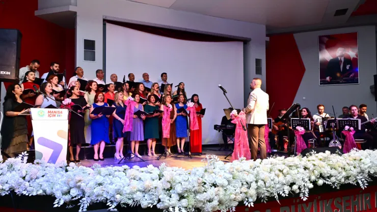 Türkü Gibi Şarkılar Ayakta Alkışlandı