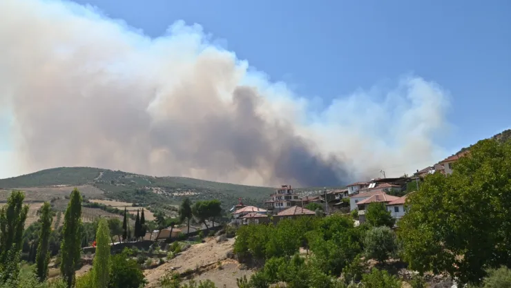 Yangınlar Kontrol Altında: Alevlerin Arasında, Kahramanca Mücadele