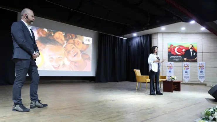 Yunusemre'den Aile İçi İletişim Semineri