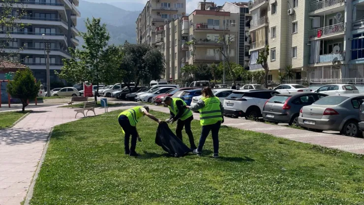 Yunusemre Kent Konseyi'nden Hafsa Sultan'da Temizlik Çalışması