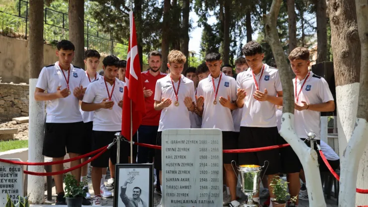 YUNUSEMRE'NİN U17'LERİ TÜRKİYE ŞAMPİYONLUĞUNU FERDİ ZEYREK'E ARMAĞAN ETTİ