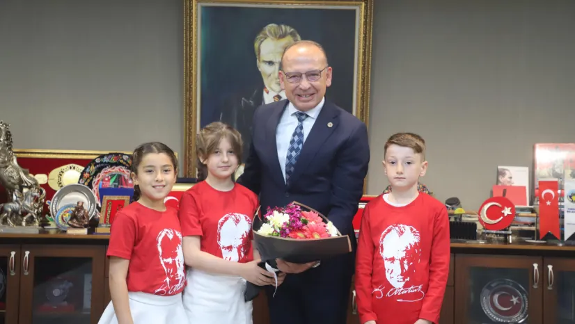 Başkan Çetin Akın, Koltuğunu Minik Başkanlara Devretti