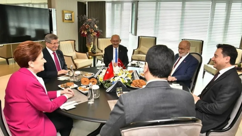 Davutoğlu'ndan Erdoğan'a destek, CHP'ye tepki