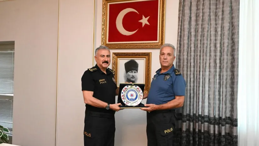 Kırkağaç İlçe Emniyet Müdürü Sayım Başaran'a Plaket